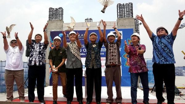 Topping Off Kebayoran Apartement