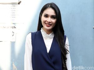 Sandra Dewi Cerita Anaknya Jadi Model dan Rencana Tambah Momongan