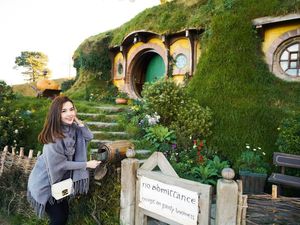 Gaya Liburan Pramugari Cantik AirAsia yang Fotonya Viral