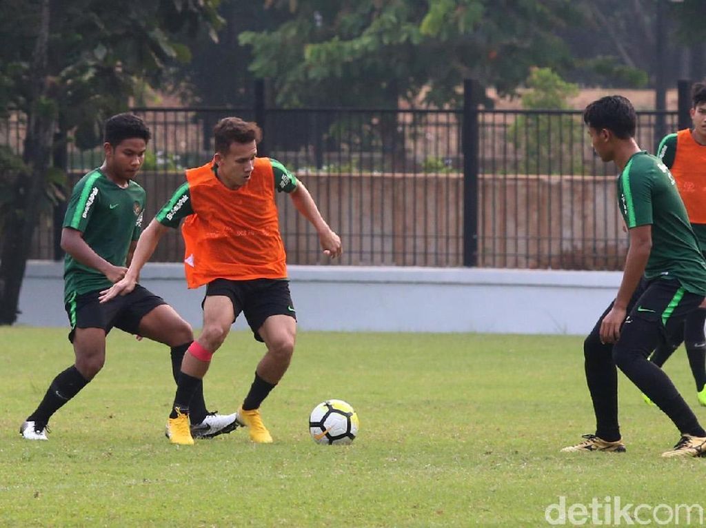 Bela Timnas, Egy Dititipi Pesan oleh Pelatih Lechia Gdansk Bela Timnas, Egy Dititipi Pesan oleh Pelatih Lechia Gdansk