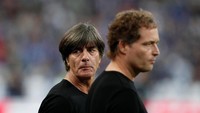 Tekanan besar mengarah kepada Joachim Loew selaku pelatih yang harus segera berbenah jika tak ingin Jerman makin terpuruk. (Benoit Tessier/REUTERS)