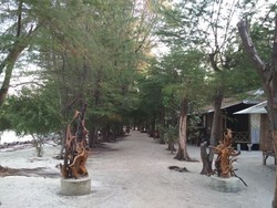 Tenang dan Damai di Pantai Menjangan, Karimunjawa