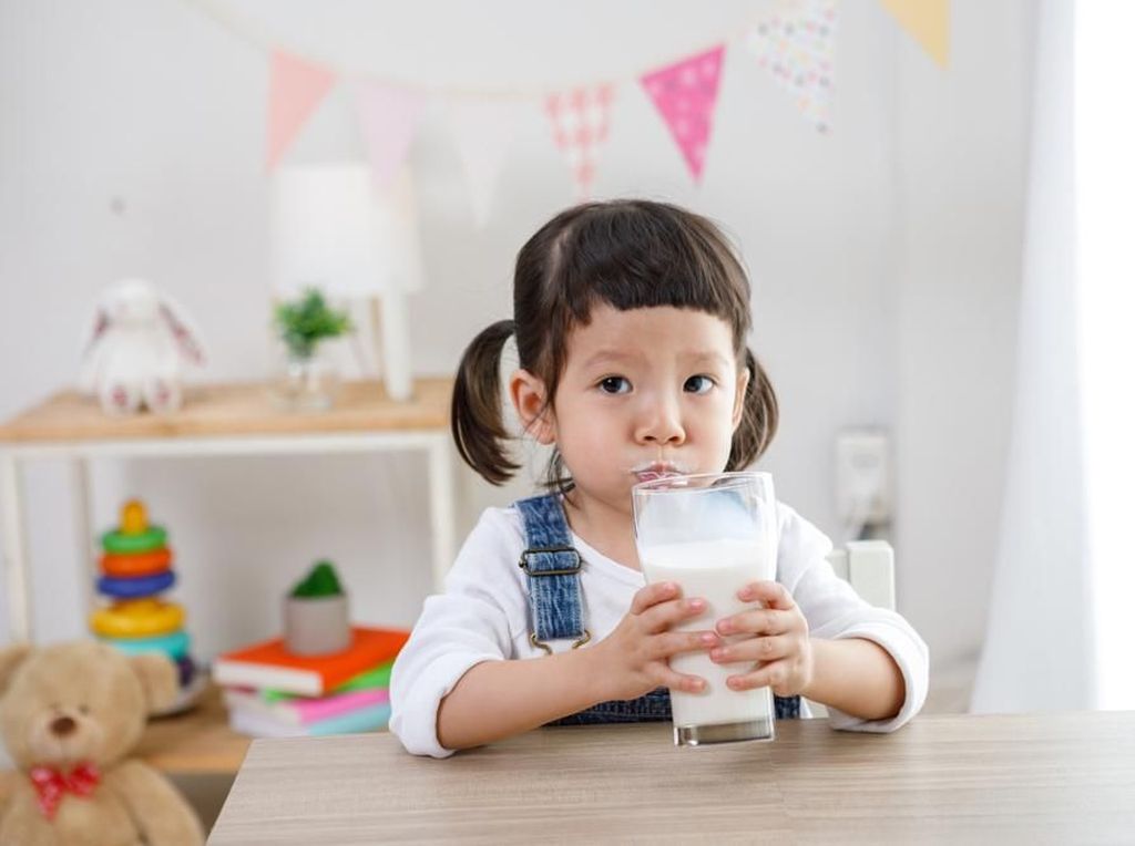 Jenis Susu yang Baik Dikonsumsi Sesuai Usia Anak