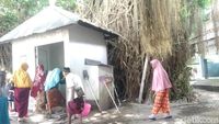Foto: Tradisi Unik Ziarah Makam Loang Baloq