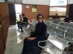 Steffy Burase: Saya Dekat dengan Irwandi Yusuf tapi Belum Nikah