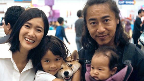 8 Potret Harmonis Keluarga Bahagia Dominique Diyose