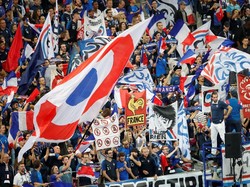 Para pendukung Prancis memadati Stade de France, Rabu (17/10/2018) dini hari WIB untuk mendukung Les Bleus menghadapi raksasa Jerman. (Charles Platiau/Reuters)