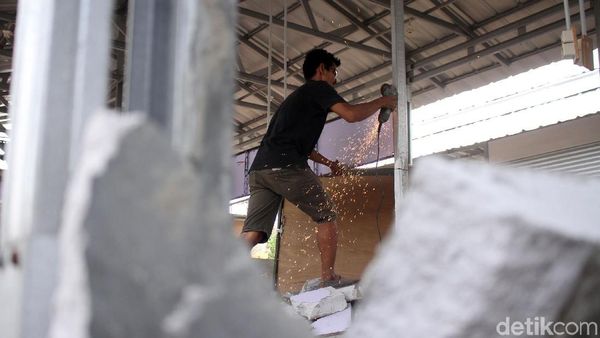 Berdiri di Lahan Milik Pemda, Pasar Jabon Dibongkar Paksa