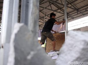 Berdiri di Lahan Milik Pemda, Pasar Jabon Dibongkar Paksa