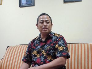 Bawaslu soal Bendera Partai Buruh di May Day: Tak Etis Meski Tak Ada Larangan