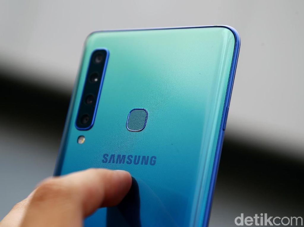 Nama Ponsel Layar Lipat Samsung Terungkap Nama Ponsel Layar Lipat Samsung Terungkap