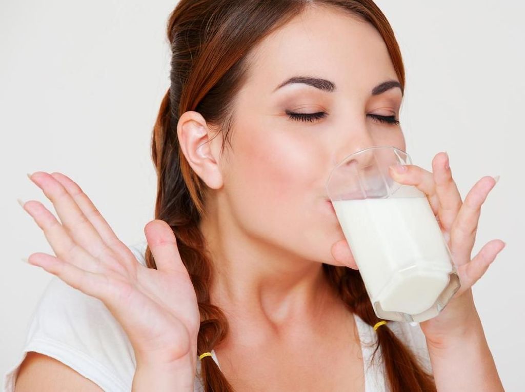 Bolehkah Minum Susu di Pagi Hari Saat Perut Masih Kosong? Bolehkah Minum Susu di Pagi Hari Saat Perut Masih Kosong?
