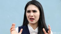 5 Artis Ini Pernah Cicipi Makanan Aneh, Ular hingga Sperma Ikan