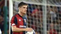 Masih dari Italia ada Krzysztof Piatek. Pemain depan yang sedang diincar AC Milan itu terus bikin gol dalam tujuh pertandingan terakhir. Pada tujuh laga itu dia melesakkan sembilan gol. (Paolo Rattini/Getty Images)