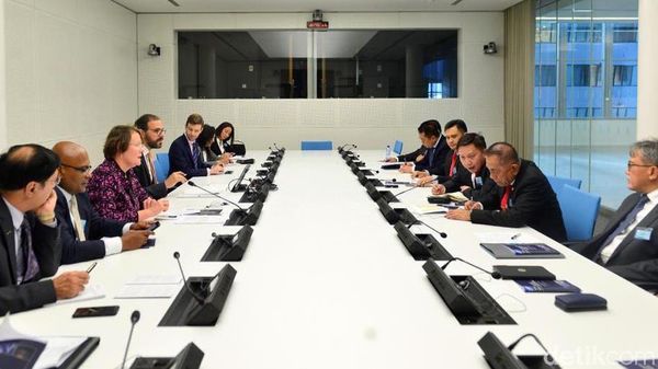 Menhan Dialog dengan Delegasi NATO