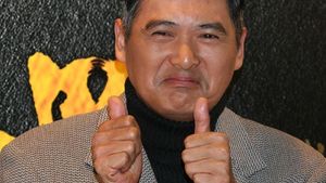 Raditya Dika dan Deddy Corbuzier Hidup Minimalis, Tiru Chow Yun Fat?