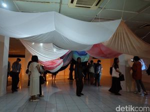 Fenomena di Balik Jilbab di Mata 6 Perupa Perempuan Fenomena di Balik Jilbab di Mata 6 Perupa Perempuan