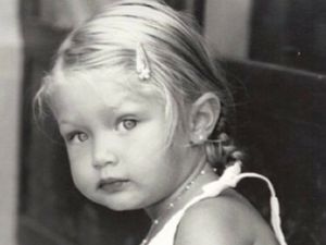 9 Foto Masa Kecil Model Cantik Gigi Hadid yang Menggemaskan