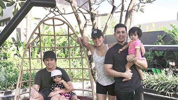 Momen Bahagia Hot Mom Olla Ramlan dan Keluarga