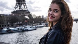 Foto: Liburan Seru Model Victorias Secret Barbara Palvin