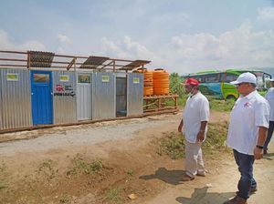 OJK dan IJK Beri Bantuan Huntara di Sulteng