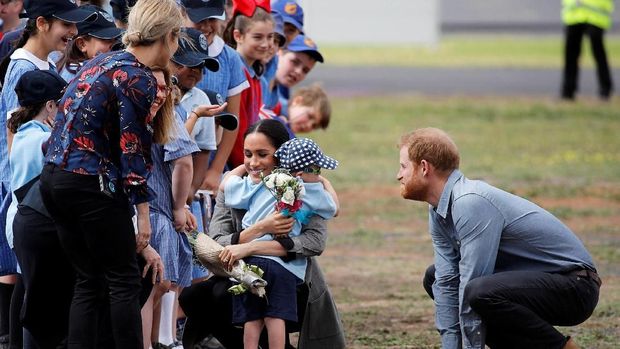 Kedekatan Pangeran Harry dengan anak-anak/ 