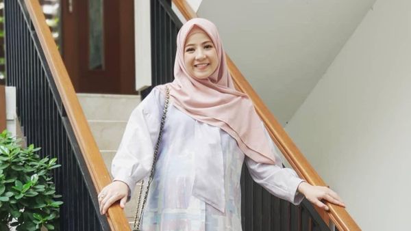 Gaya Hijab untuk Bumil Agar Tetap Kece ala Natasha Rizky