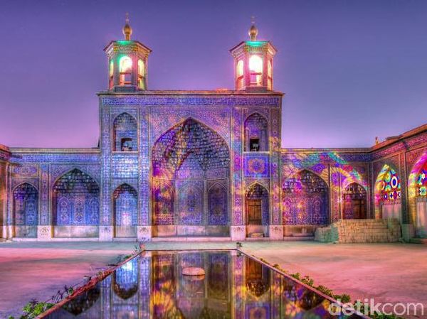 Berkunjung ke Salah Satu Masjid Terindah di Dunia