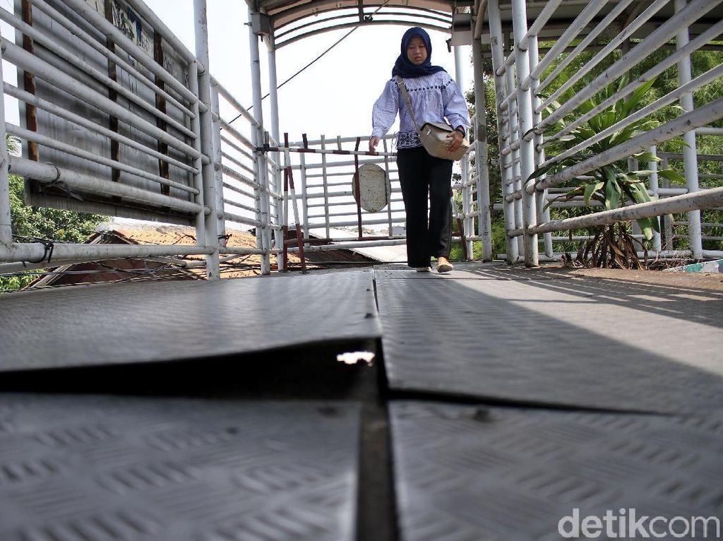 Penampakan Terkini Jembatan Gantung di Daan Mogot Penampakan Terkini Jembatan Gantung di Daan Mogot