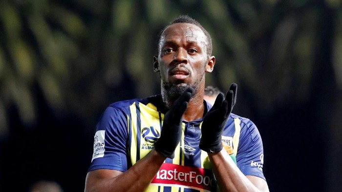 FILE PHOTO: Soccer Football - Central Coast Mariners v Central Coast Select - Central Coast Stadium, Gosford, Australia - August 31, 2018  Central Coast Mariners Usain Bolt applauds the fans after the match  REUTERS/David Gray/File Photo