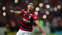 Per 6 Oktober, statistik Paqueta di Liga Brasil per 90 menit adalah: 84% akurasi umpan, 45,7 umpan sukses, 9,5 menang duel, 3 tekel dan intersepsi, 2 take on sukses, 1,7 sapuan. (Buda Mendes/Getty Images)