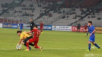 Indonesia kesulitan untuk menembus barisan pertahanan Taiwan hingga menit ke-20.