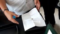 Penampakan Peluru dan Lubang di Dinding Ruangan Effendi Simbolon