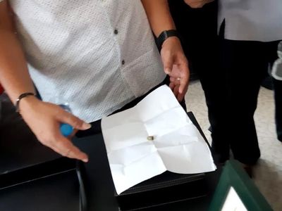 Penampakan Peluru dan Lubang di Dinding Ruangan Effendi Simbolon