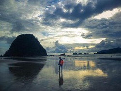 Pulau Merah, Tempat Surfing Instagrammable di Banyuwangi