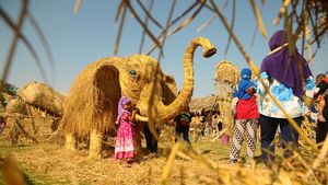 Melihat Aneka Hewan Purba di Festival Jerami Grobogan