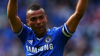 Ashley Cole juga sempat jadi cameo pada film berjudul Dead Men Running. (Michael Steele/Getty Images)