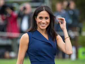 Meghan Markle Pakai Sneakers Rp 1 Jutaan yang Ramah Lingkungan