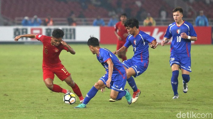 Timnas Indonesia saat mengalahkan Taiwan di Piala Asia U-19 2018. (Foto: Ari Saputra/detikSport) Timnas Indonesia saat mengalahkan Taiwan di Piala Asia U-19 2018. (Foto: Ari Saputra/detikSport)