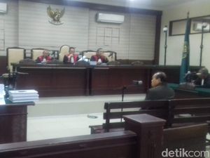 Penyuap Wali Kota Blitar dan Tulungagung Nonaktif Dituntut 3 Tahun Penyuap Wali Kota Blitar dan Tulungagung Nonaktif Dituntut 3 Tahun