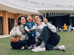Kehangatan Keluarga Kecil Andien dalam Bingkai Foto