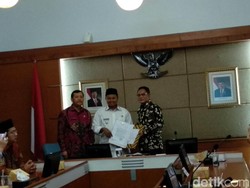 Wabup Eka Supria Atmaja Resmi Ditunjuk Jadi Plt Bupati Bekasi