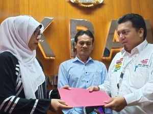 Tim Jokowi Laporkan Guru Nelty-Viral Anak Teriak Ganti Presiden ke KPAI Tim Jokowi Laporkan Guru Nelty-Viral Anak Teriak Ganti Presiden ke KPAI