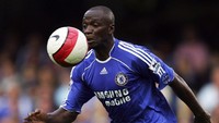 Tengah: Claude Makelele. Sebelum ada Kante, ada Makelele di Chelsea. Karang tangguh di lini tengah selama lima musim di Chelsea dengan 217 penampilan. Foto: Mike Hewitt/Getty Images