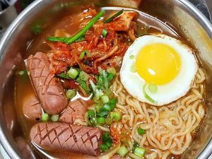 Mie Instan Selalu Enak Buat Sarapan, Ini 12 Ide Menikmatinya
