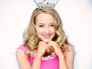 Kisah Juara Kontes Kecantikan Korban Perkosaan yang Kembalikan Mahkota Juara