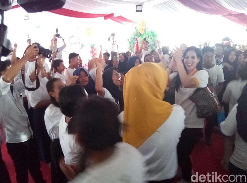 Anak-anak Korban Gempa Lombok Menari dan Menyanyi di Acara Kemensos