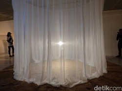 Lala Bohang Sajikan Ruang Personal tentang Jilbab