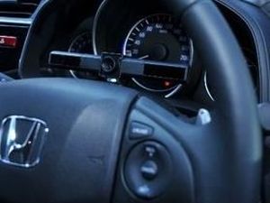 Peneliti Australia Kembangkan Teknologi Pantau Gerakan Mata Ketika Mengemudi Peneliti Australia Kembangkan Teknologi Pantau Gerakan Mata Ketika Mengemudi