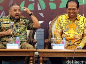 Saat Aboe Bakar Al-Habsyi dan Anton Sihombing Berdiskusi di DPR Saat Aboe Bakar Al-Habsyi dan Anton Sihombing Berdiskusi di DPR